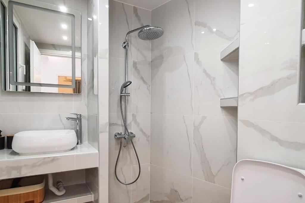 Acropolis Thisio Apartment 2 Bedrooms 2 Bathrooms เอเธนส์ ภายนอก รูปภาพ
